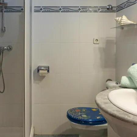 Pet Friendly In With Kitchen
